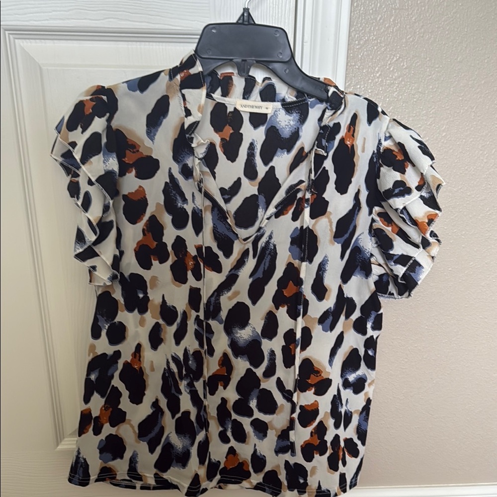 Black and Cream Puff Sleeve Ruched Blouse
